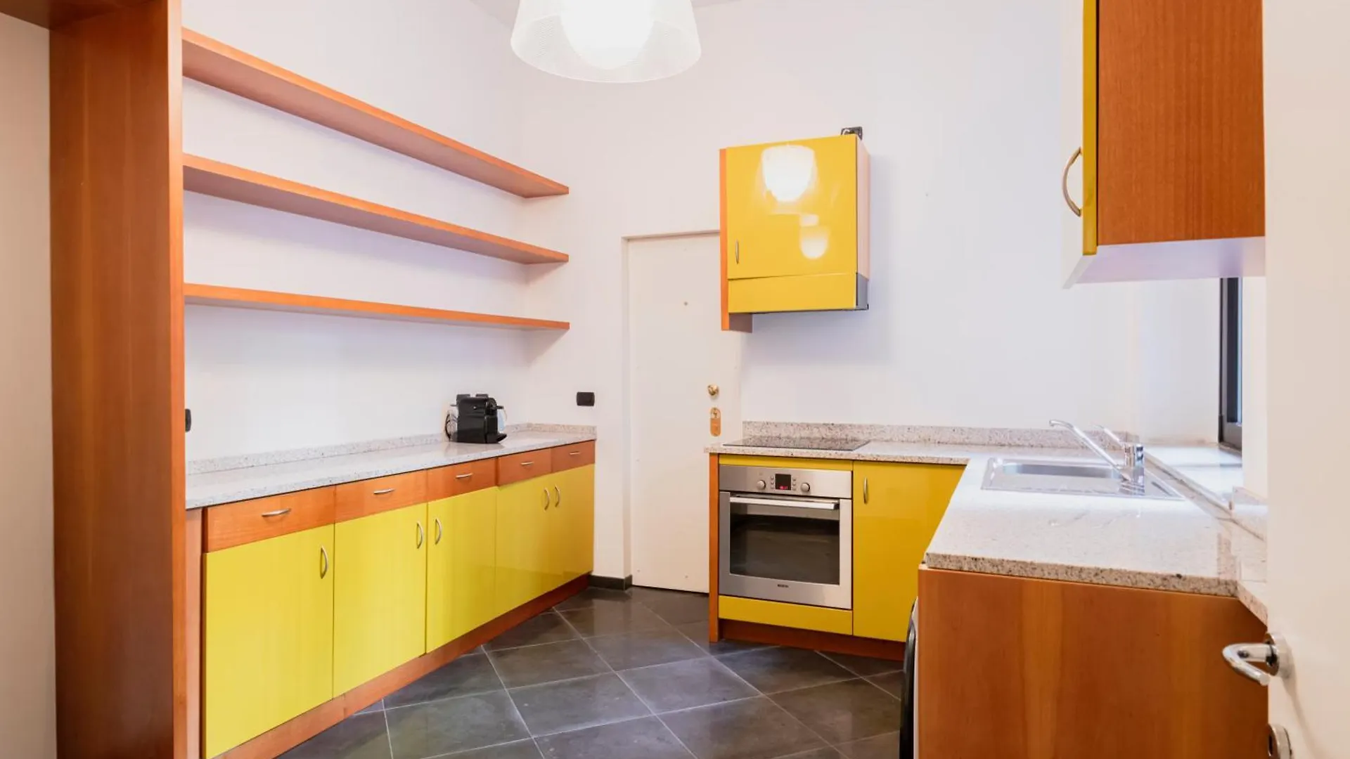 Appartement Relstay - Montenapoleone Milaan